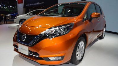Nissan Note e-Power front three quarters left side at 2017 Thai Motor Expo - Live.JPG