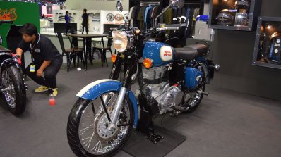 Royal Enfield Classic 500 Lagoon front left quarter at 2017 Thai Motor Expo