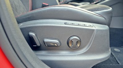 Skoda Octavia RS review test drive electrically adjustable seat