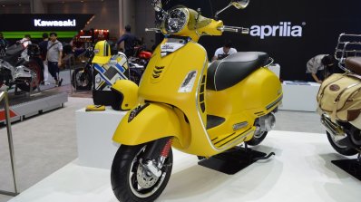 Vespa GTS Super 300 ABS Sport Edition front left quarter at 2017 Thai Motor Expo