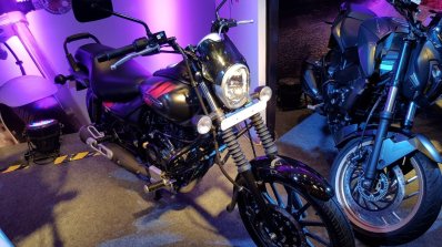 2018 Bajaj Avenger 220 Street unveiled front right quarter