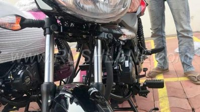 2018 Bajaj Discover 110 spied again headlight
