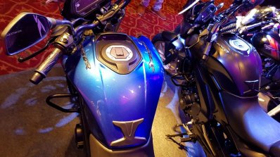 2018 Bajaj Dominar 400 unveiled blue fuel tank
