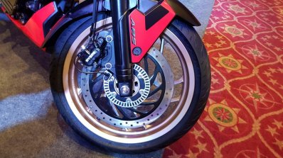 2018 Bajaj Dominar 400 unveiled red front wheel