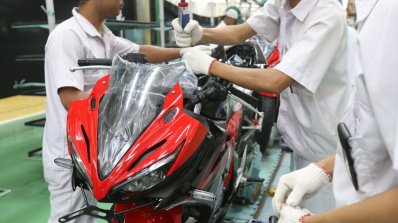 2018 Honda CBR150R Red press factory front