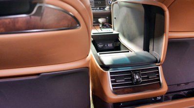 2018 Lexus LS500h centre armrest