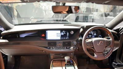 2018 Lexus LS500h dashboard