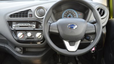 Datsun redi-GO 1.0 MT Lime dashboard driver side