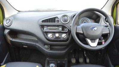 Datsun redi-GO 1.0 MT Lime dashboard