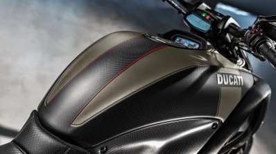 Ducati Diavel Carbon press fuel tank