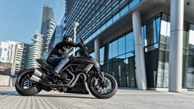 Ducati Diavel Carbon press right side action