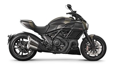 Ducati Diavel Carbon press right side