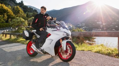 Ducati SuperSport S Star White Silk press front right quarter