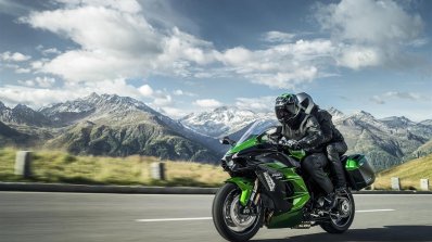 Kawasaki Ninja H2 SX SE press front left quarter action