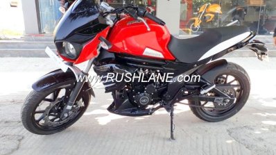 Mahindra Mojo low cost variant at dealership left side