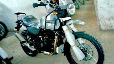 Royal Enfield Himalayan Camo variant spied front right quarter