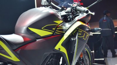 2018 Honda CBR250R fuel tank at 2018 Auto Expo