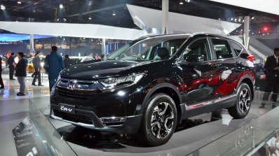 2018 Honda CR-V front three quarters at Auto Expo 2018