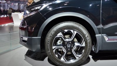 2018 Honda CR-V wheel at Auto Expo 2018