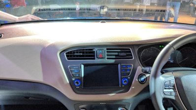 2018 Hyundai i20 (facelift) centre console at Auto Expo 2018