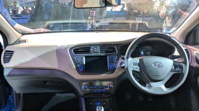 2018 Hyundai i20 (facelift) dashboard at Auto Expo 2018