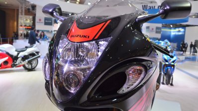 2018 Suzuki Hayabusa Black headlight at 2018 Auto Expo