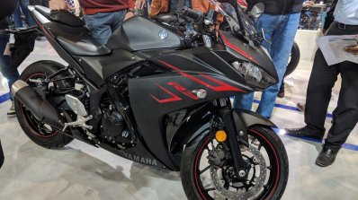 2018 Yamaha YZF-R3 Black front right quarter at 2018 Auto Expo
