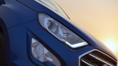 Ford EcoSport Petrol AT review headlamps