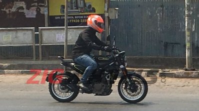 Husqvarna Svartpilen 401 spied in India right side
