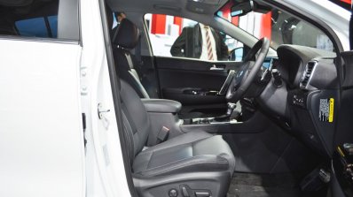 Kia Sportage front seats at Auto Expo 2018
