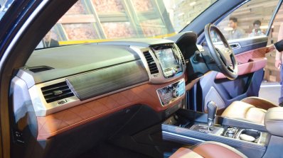 Mahindra Rexton dashboad passenger side view at Auto Expo 2018