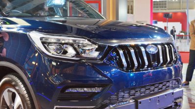 Mahindra Rexton front fascia side view at Auto Expo 2018