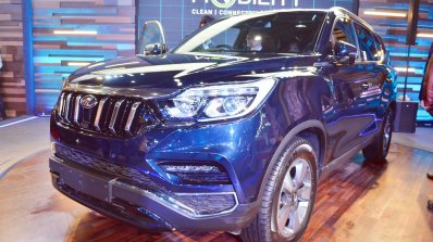 Mahindra Rexton front three quarters at Auto Expo 2018