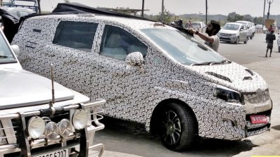 Mahindra U321 MPV spy shot with new alloy wheels
