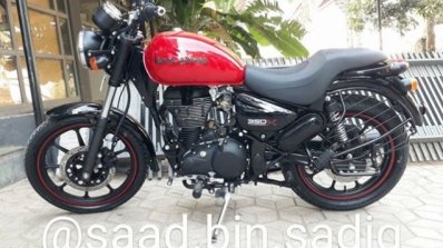 Royal Enfield Thunderbird 350X Red spied ahead of launch left side