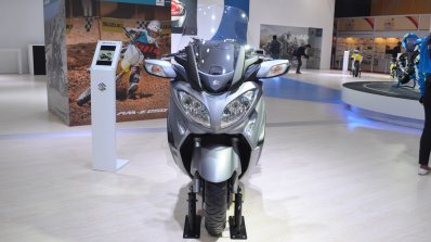 Suzuki Burgman 650 front at 2018 Auto Expo