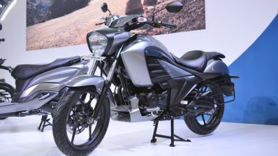 Suzuki Intruder 150 FI front left quarter at 2018 Auto Expo