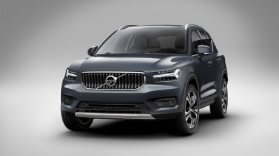 Volvo XC40 Inscription front three quarters