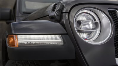 2018 Jeep Wrangler Unlimited Sahara turn signal