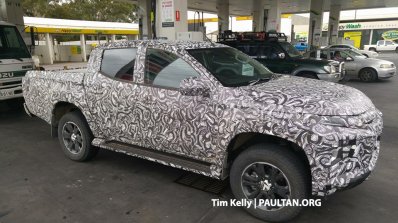 2018 Mitsubishi Triton (facelift) front three quarters spy shot