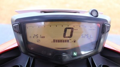 2018 TVS Apache RTR 160 4V First ride review Carb instrument cluster