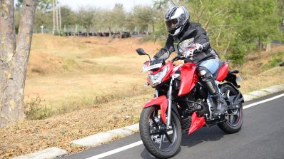 2018 TVS Apache RTR 160 4V First ride review front left quarter action