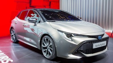 2018 Toyota Auris Hybrid front three quarters at the 2018 Geneva Motor Show