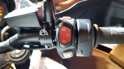 2018 Triumph Tiger 800 XRX India launch right switchgear