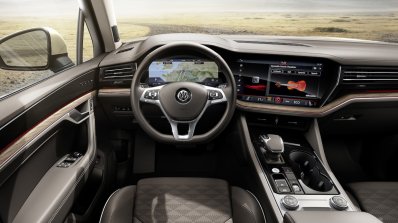 2018 VW Touareg dashboard driver side