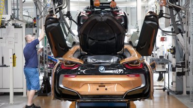 BMW i8 Roadster production line