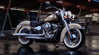 Harley-Davidson Deluxe press front right quarter