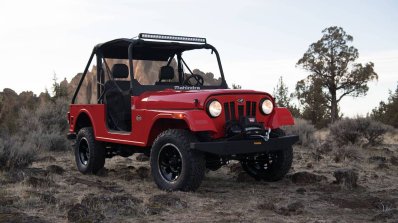Mahindra Roxor front three quarters right side