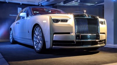 Rolls Royce Phantom VIII front three quarters