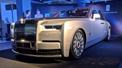 Rolls Royce Phantom VIII front angle